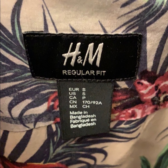 Short sleeve Hawaiian button down - Picture 3 of 3